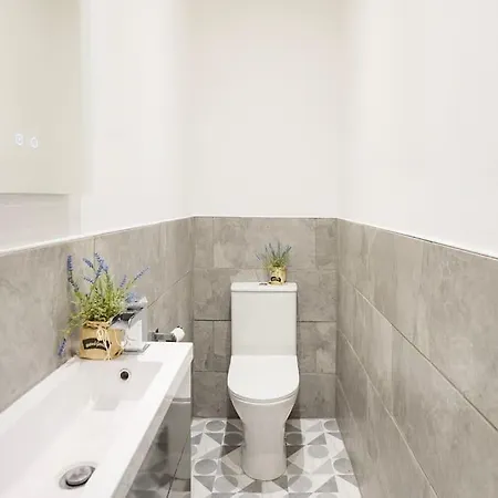 Clifton Period Spacious Townhouse - Simply Check In בית נופש *