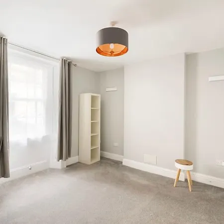 בית נופש Clifton Period Spacious Townhouse - Simply Check In *