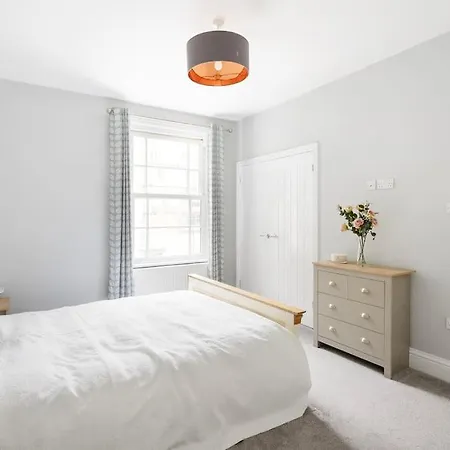 Nyaraló Clifton Period Spacious Townhouse - Simply Check In