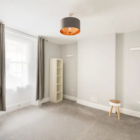 Clifton Period Spacious Townhouse - Simply Check In *